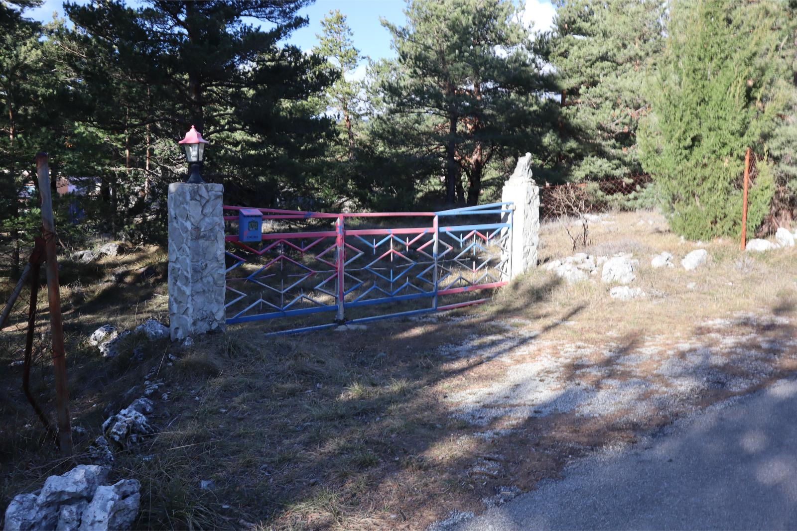 Thursday January 18th 2024, Plateau de Caussols, South of France, Same gateway on a sunny winter day
